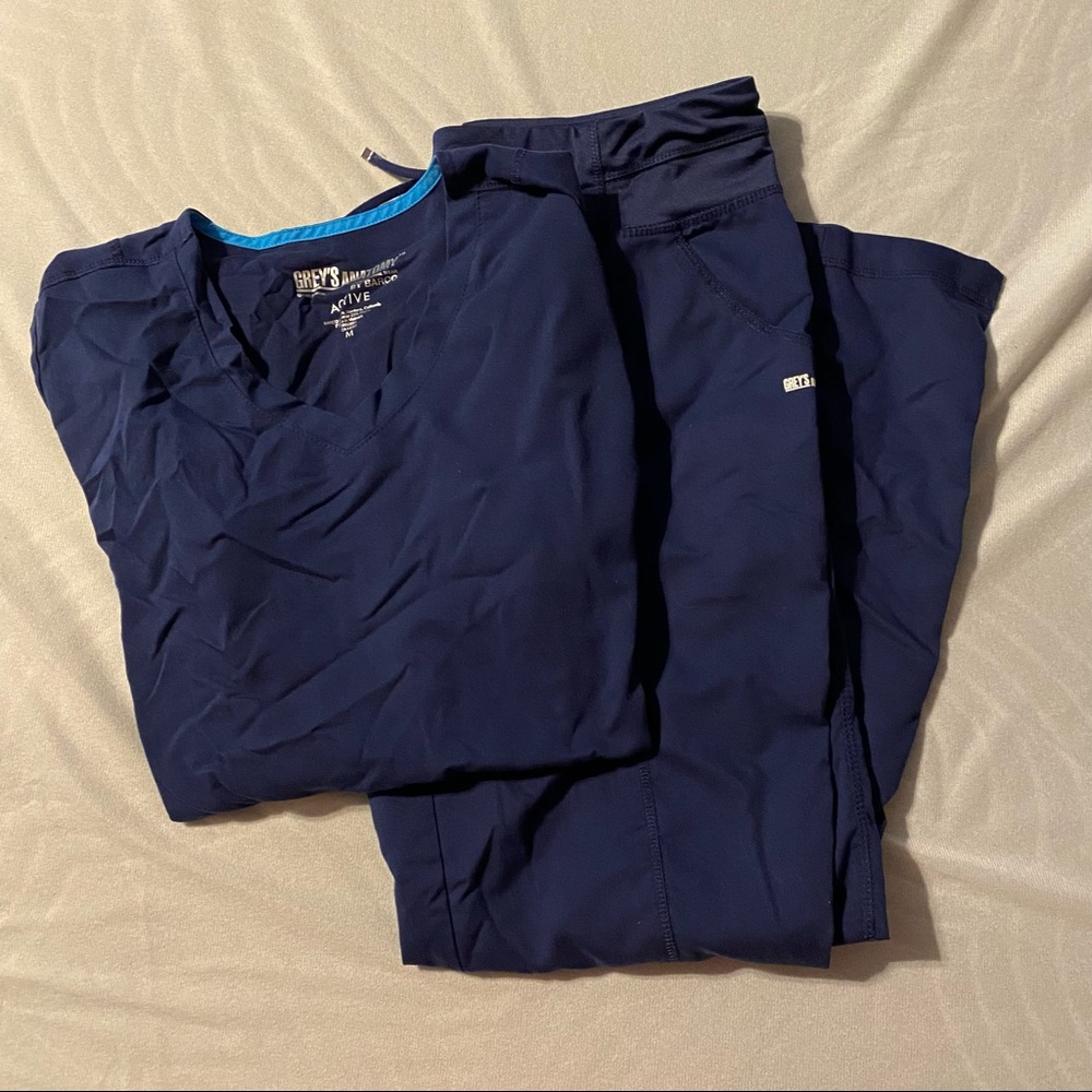 🌼Sold on Ⓜ️🌼 Navy Grey’s Anatomy Scrub Set